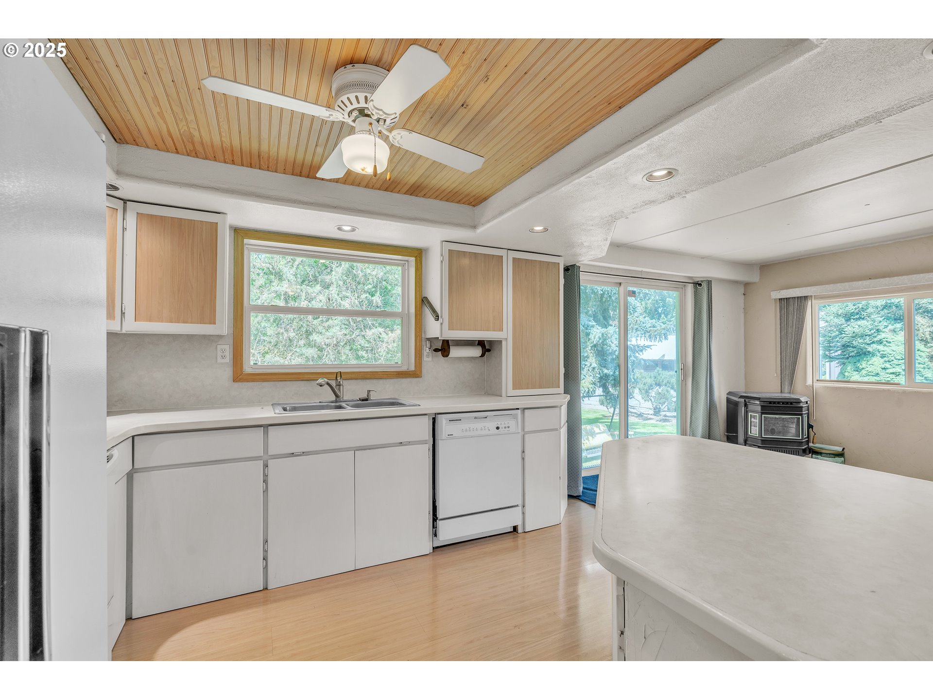 16163 French Prairie Road Northeast Woodburn, OR 97071 - Photo 33 of 47 a kitchen with stainless steel appliances granite countertop a sink a stove cabinets and wooden floor