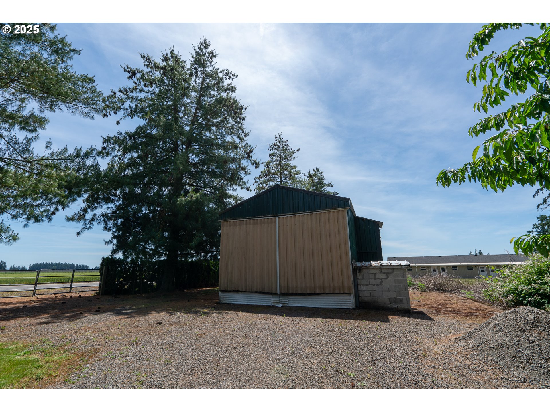 16163 French Prairie Road Northeast Woodburn, OR 97071 - Photo 42 of 47 a backyard of a house with lots of green space