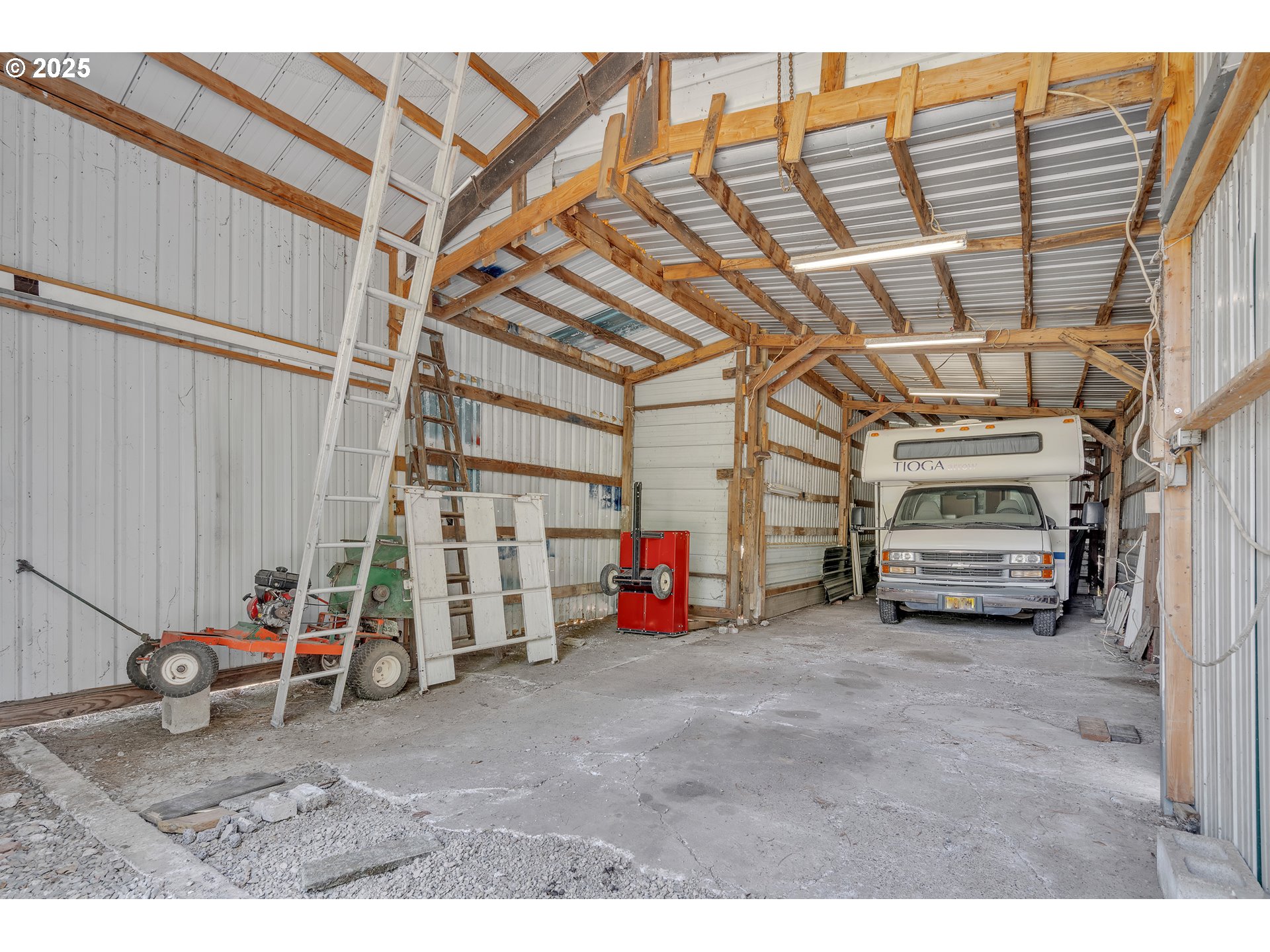 16163 French Prairie Road Northeast Woodburn, OR 97071 - Photo 43 of 47 a view of a garage