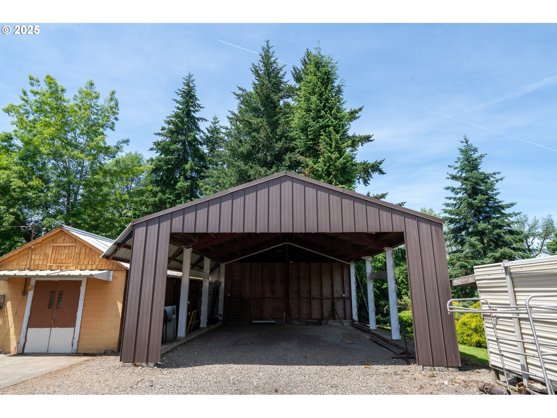 16163 French Prairie Road Northeast Woodburn, OR 97071 - Photo 44 of 47 a view of a small house with wooden fence