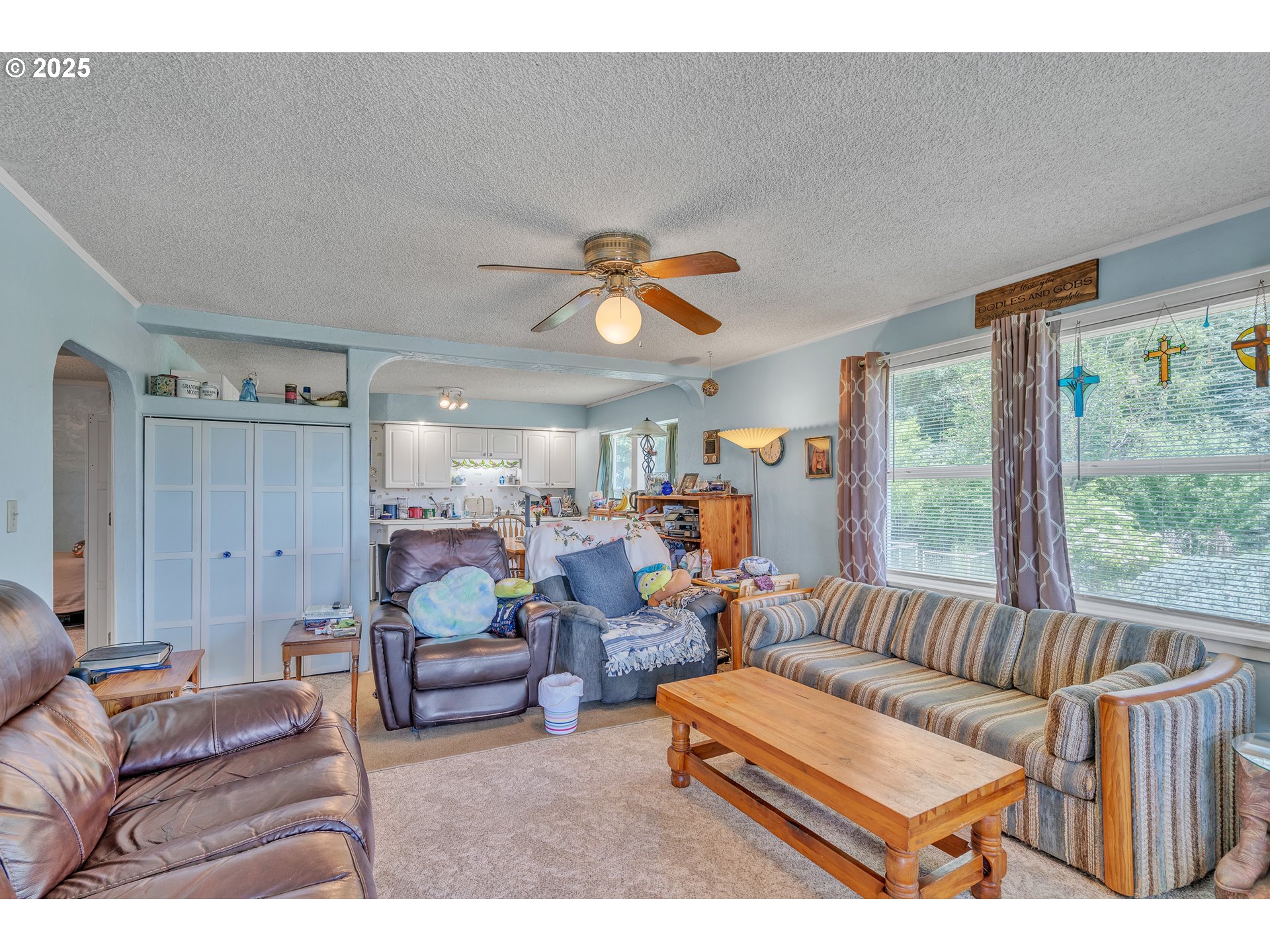 16163 French Prairie Road Northeast Woodburn, OR 97071 - Photo 6 of 47 a living room with furniture and a large window