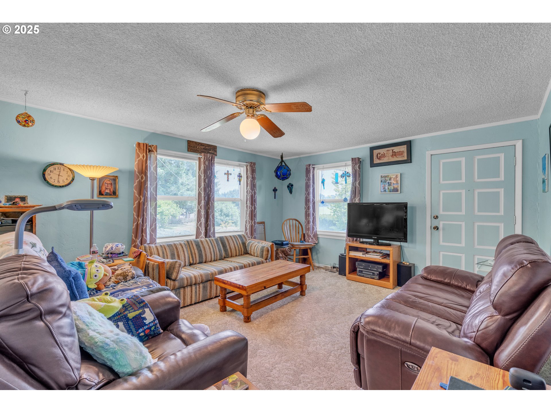 16163 French Prairie Road Northeast Woodburn, OR 97071 - Photo 7 of 47 a living room with furniture and a flat screen tv