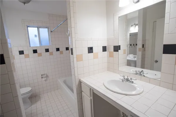 $2,100 | 2416 South 5th Street, Unit A, Austin, TX 78704