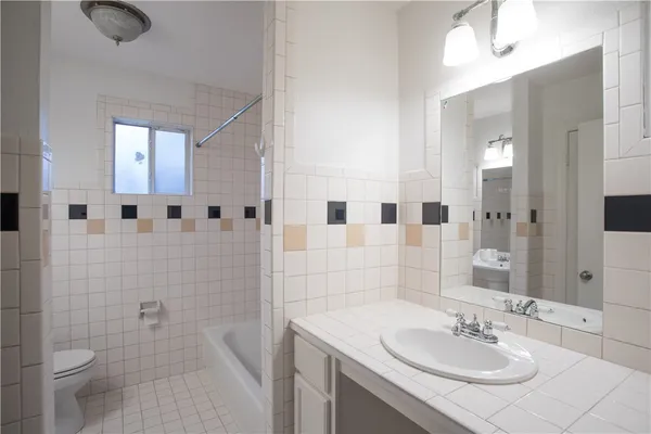 $2,100 | 2416 South 5th Street, Unit A, Austin, TX 78704