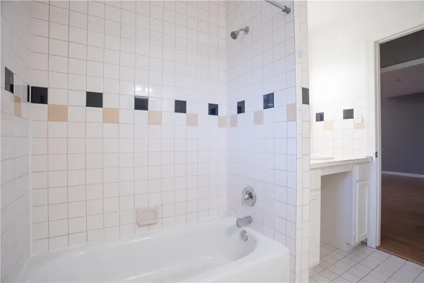 $2,100 | 2416 South 5th Street, Unit A, Austin, TX 78704