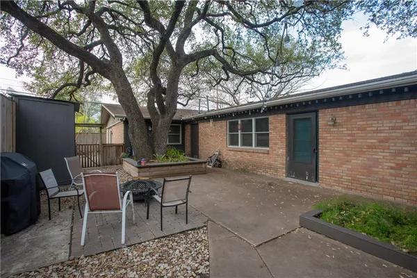 $2,100 | 2416 South 5th Street, Unit A, Austin, TX 78704