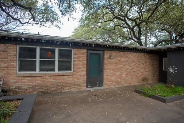 $2,100 | 2416 South 5th Street, Unit A, Austin, TX 78704