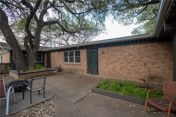 $2,100 | 2416 South 5th Street, Unit A, Austin, TX 78704