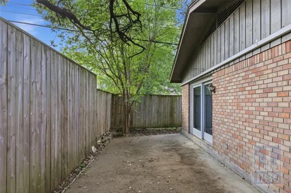 $2,100 | 2416 South 5th Street, Unit A, Austin, TX 78704