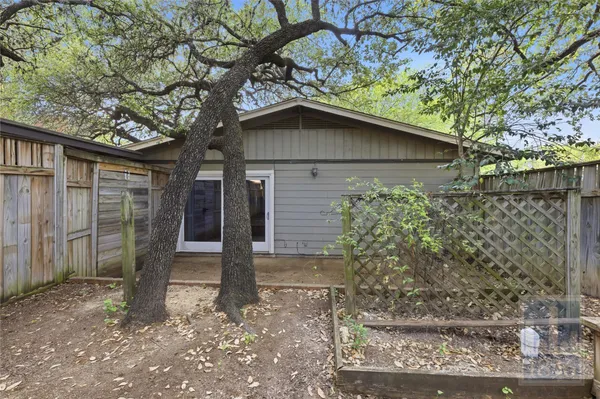 $2,100 | 2416 South 5th Street, Unit A, Austin, TX 78704