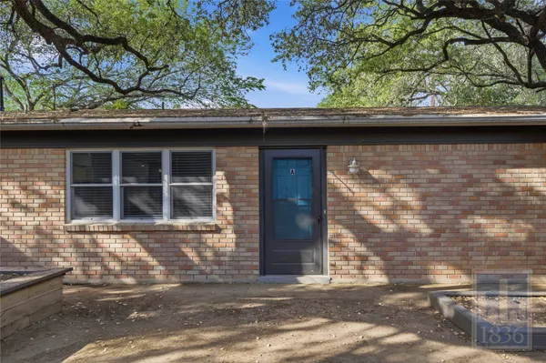 $2,100 | 2416 South 5th Street, Unit A, Austin, TX 78704