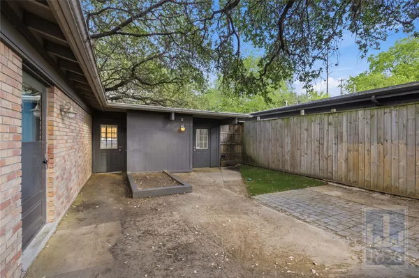 $2,100 | 2416 South 5th Street, Unit A, Austin, TX 78704