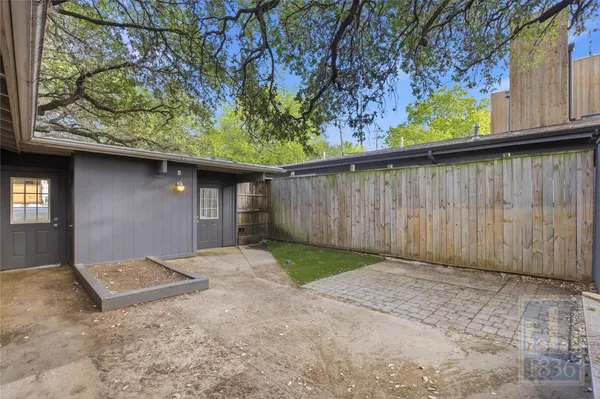 $2,100 | 2416 South 5th Street, Unit A, Austin, TX 78704