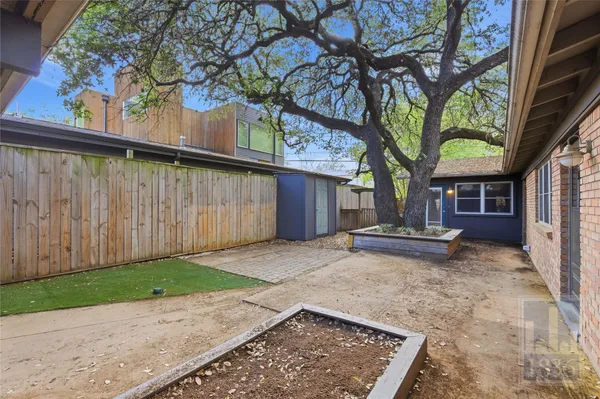 $2,100 | 2416 South 5th Street, Unit A, Austin, TX 78704