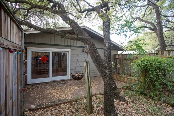 $2,100 | 2416 South 5th Street, Unit A, Austin, TX 78704