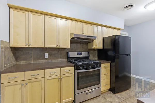 $2,100 | 2416 South 5th Street, Unit A, Austin, TX 78704