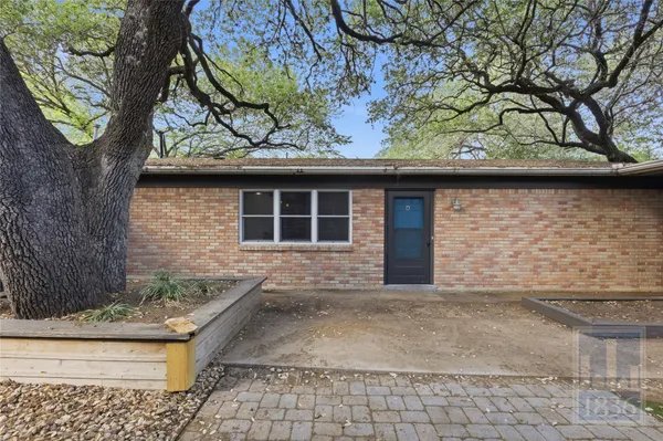 $2,100 | 2416 South 5th Street, Unit A, Austin, TX 78704
