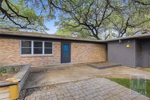 $2,100 | 2416 South 5th Street, Unit A, Austin, TX 78704