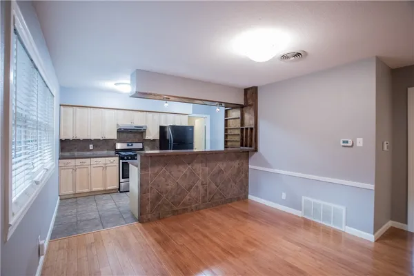 $2,100 | 2416 South 5th Street, Unit A, Austin, TX 78704