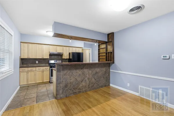 $2,100 | 2416 South 5th Street, Unit A, Austin, TX 78704