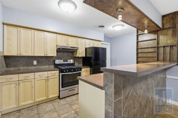 $2,100 | 2416 South 5th Street, Unit A, Austin, TX 78704