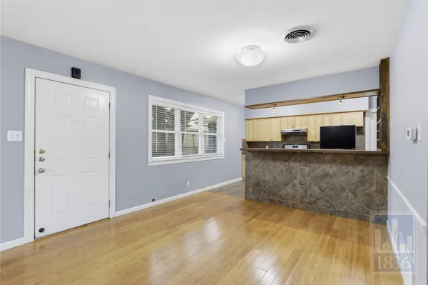 $2,100 | 2416 South 5th Street, Unit A, Austin, TX 78704