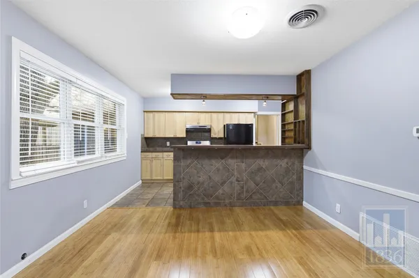 $2,100 | 2416 South 5th Street, Unit A, Austin, TX 78704