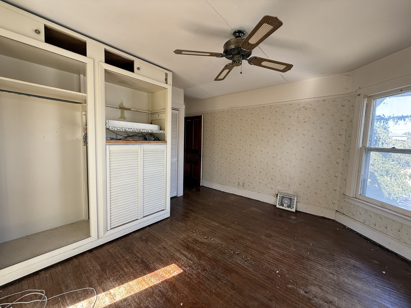 412 West Elm Street Sycamore, IL 60178 - Photo 24 of 35 a view of a room with wooden floor