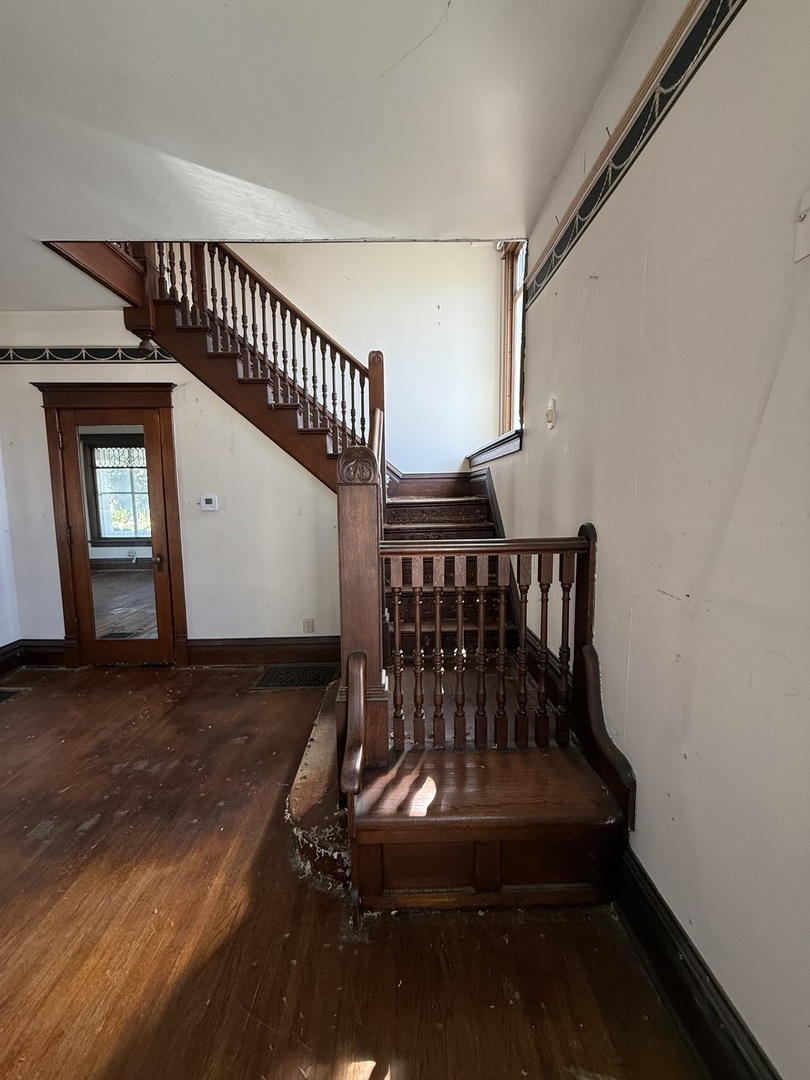 412 West Elm Street Sycamore, IL 60178 - Photo 5 of 35 a view of entryway