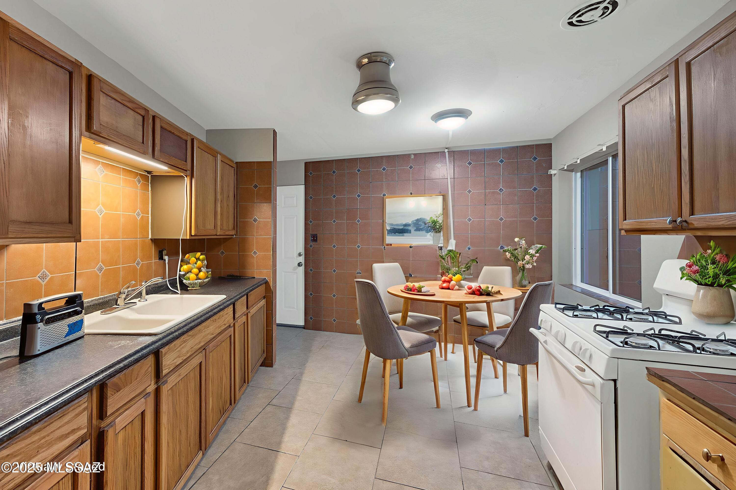 3326 North Reno Avenue Tucson, AZ 85705 - Photo 5 of 21 3326-N-Reno-Ave-1-4 - Kitchen - Scandina
