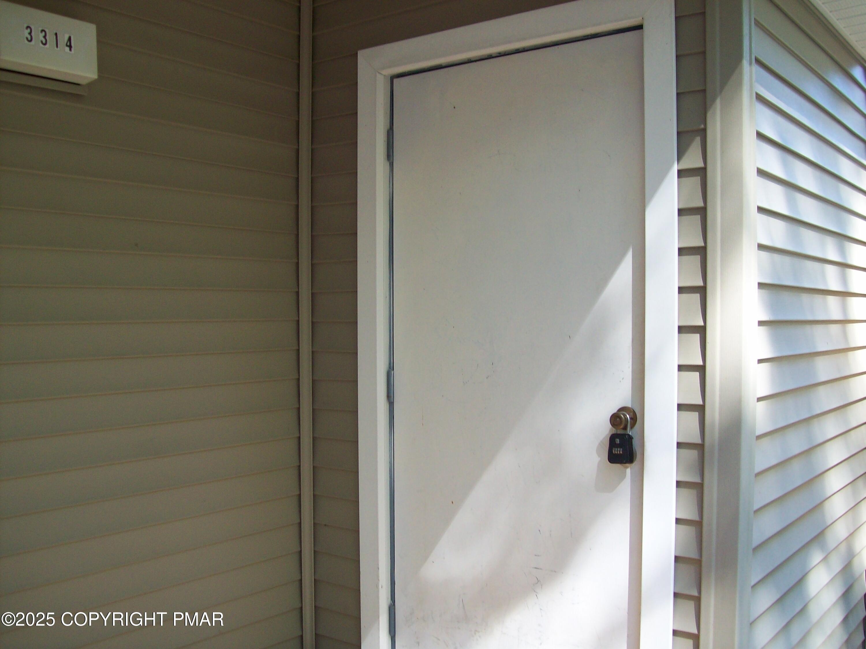 3314 Windermere Drive Bushkill, PA 18324 - Photo 3 of 23 a bathroom with a shower