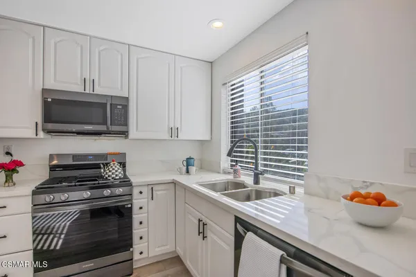 $440,000 | 31555 Lindero Canyon Road, Unit 2, Westlake Village, CA 91361