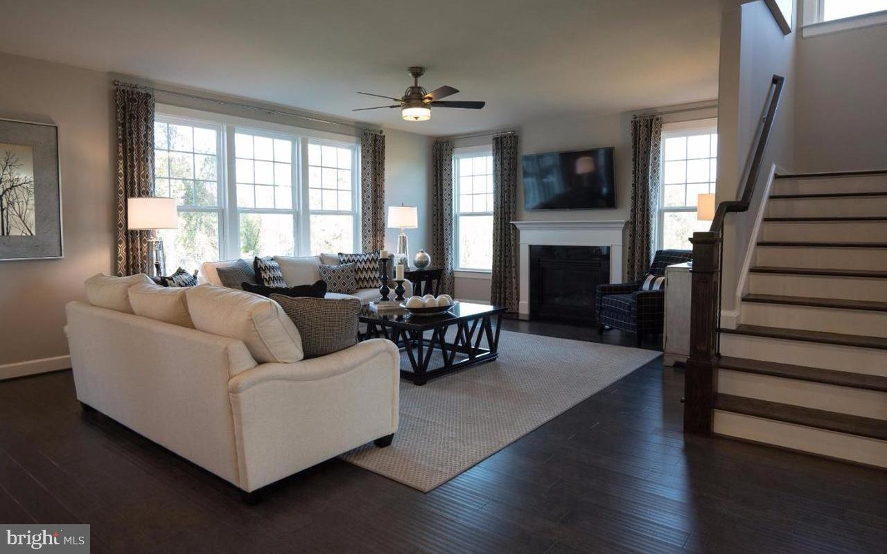 15 Ruthies Way Chalfont, PA 18914 - Photo 3 of 53 Living Room - orig pic