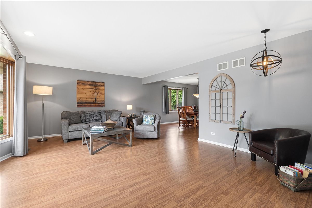 15601 Bramblewood Road Oak Forest, IL 60452 - Photo 6 of 35