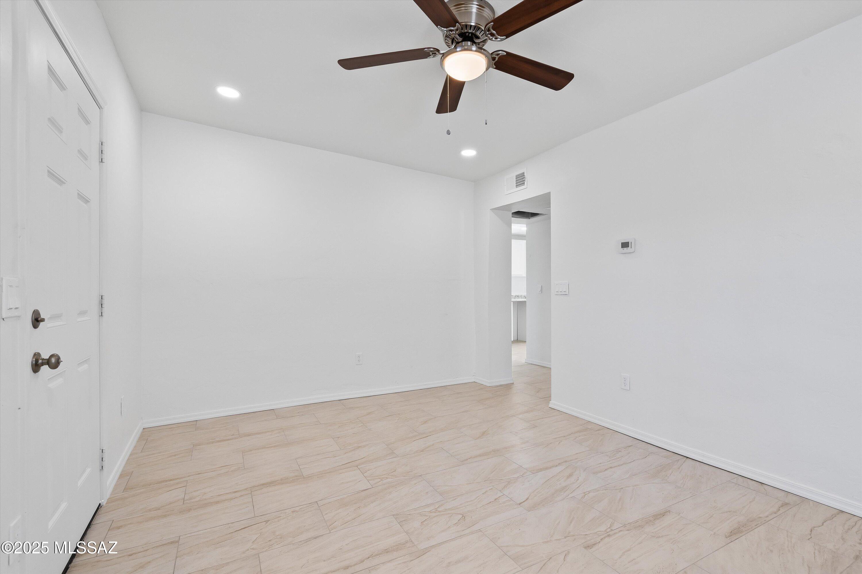 419 East Yavapai Road Tucson, AZ 85705 - Photo 4 of 17 Gallery Image 4