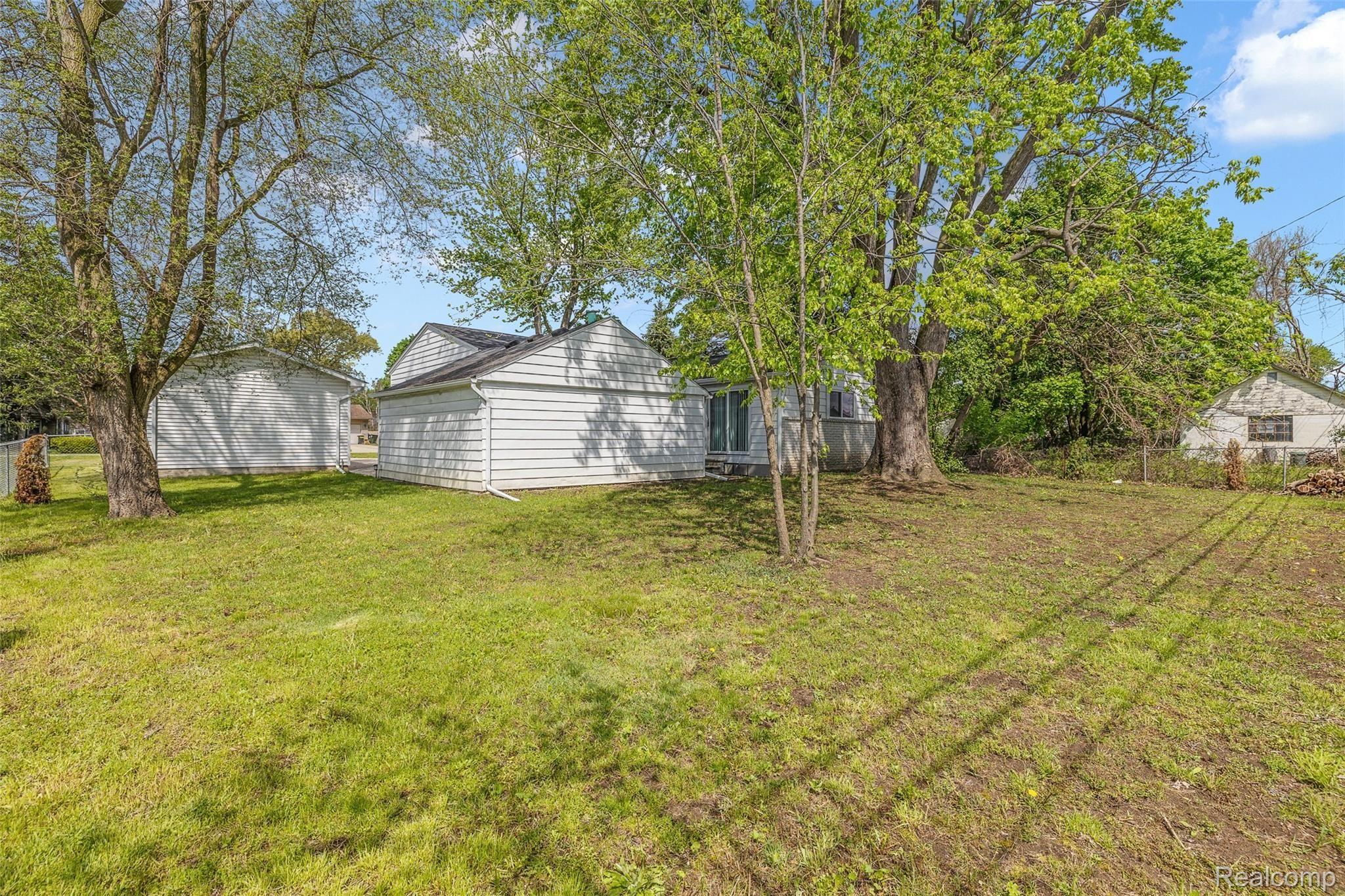 3327 Hessel Avenue Rochester, MI 48307 - Photo 33 of 36 3327 Hessel-8.jpg