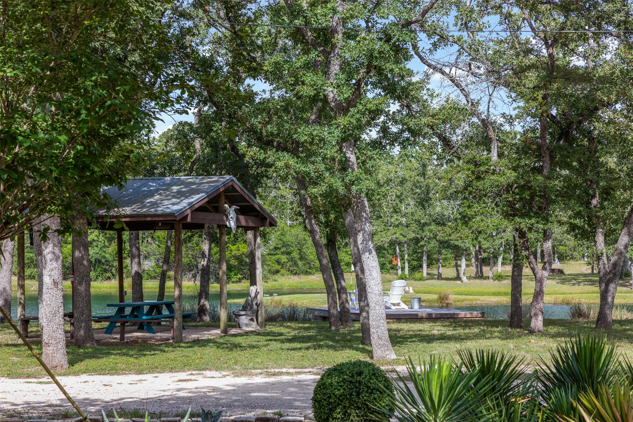 6811 Mockingbird Road Flatonia, TX 78941 - Photo 31 of 44 Covered entertaining area