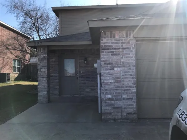 $1,725 | 927 Parkplace Ridge, Princeton, TX 75407