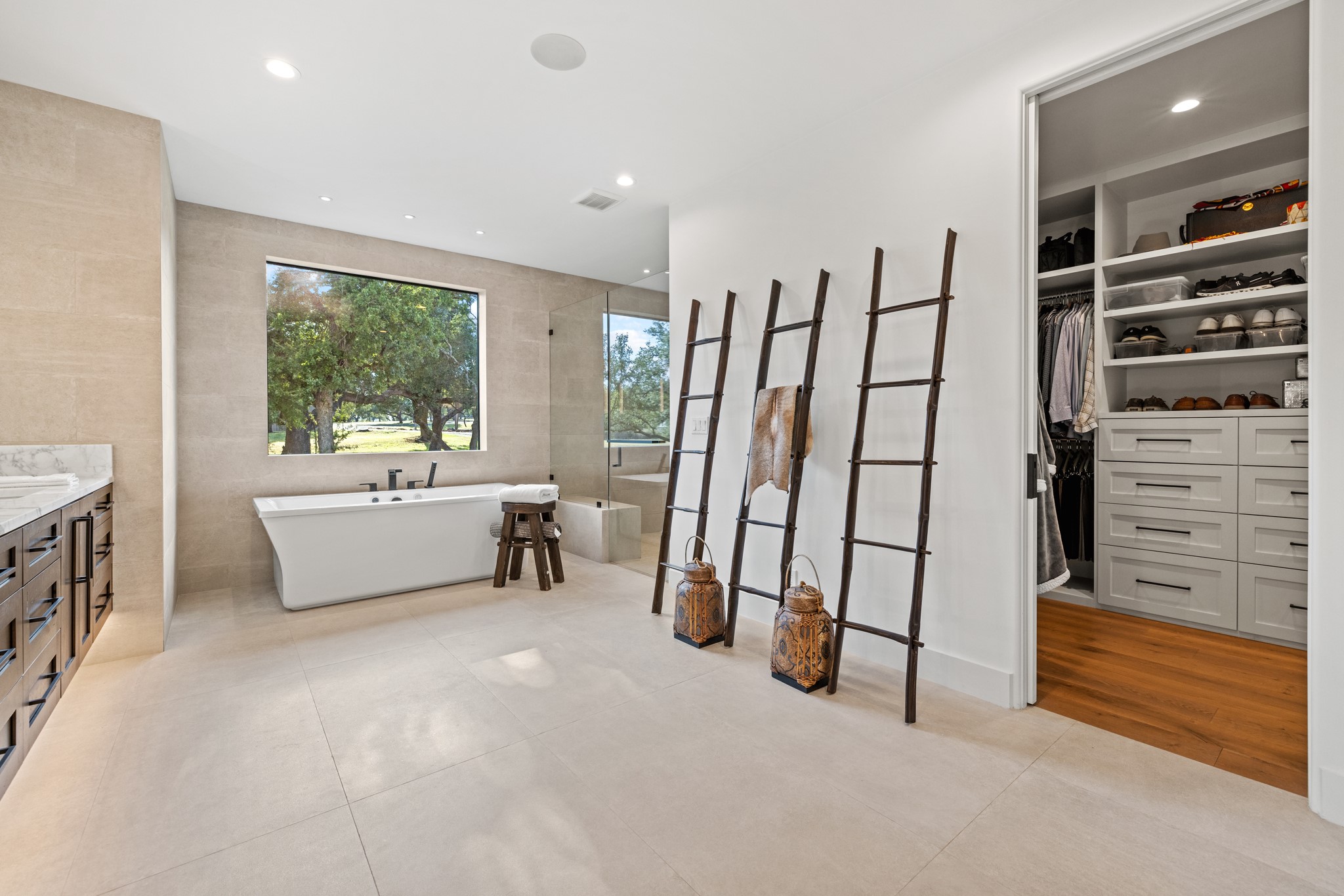 5862 Ranch Road 965 Llano, TX 78643 - Photo 16 of 40 a bathroom with a sink a toilet and a bathtub