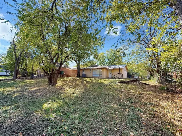 a view of a yard with a tree
