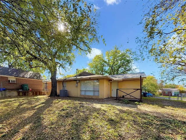 $1,395 | 6216 Loydhill Lane, Fort Worth, TX 76135