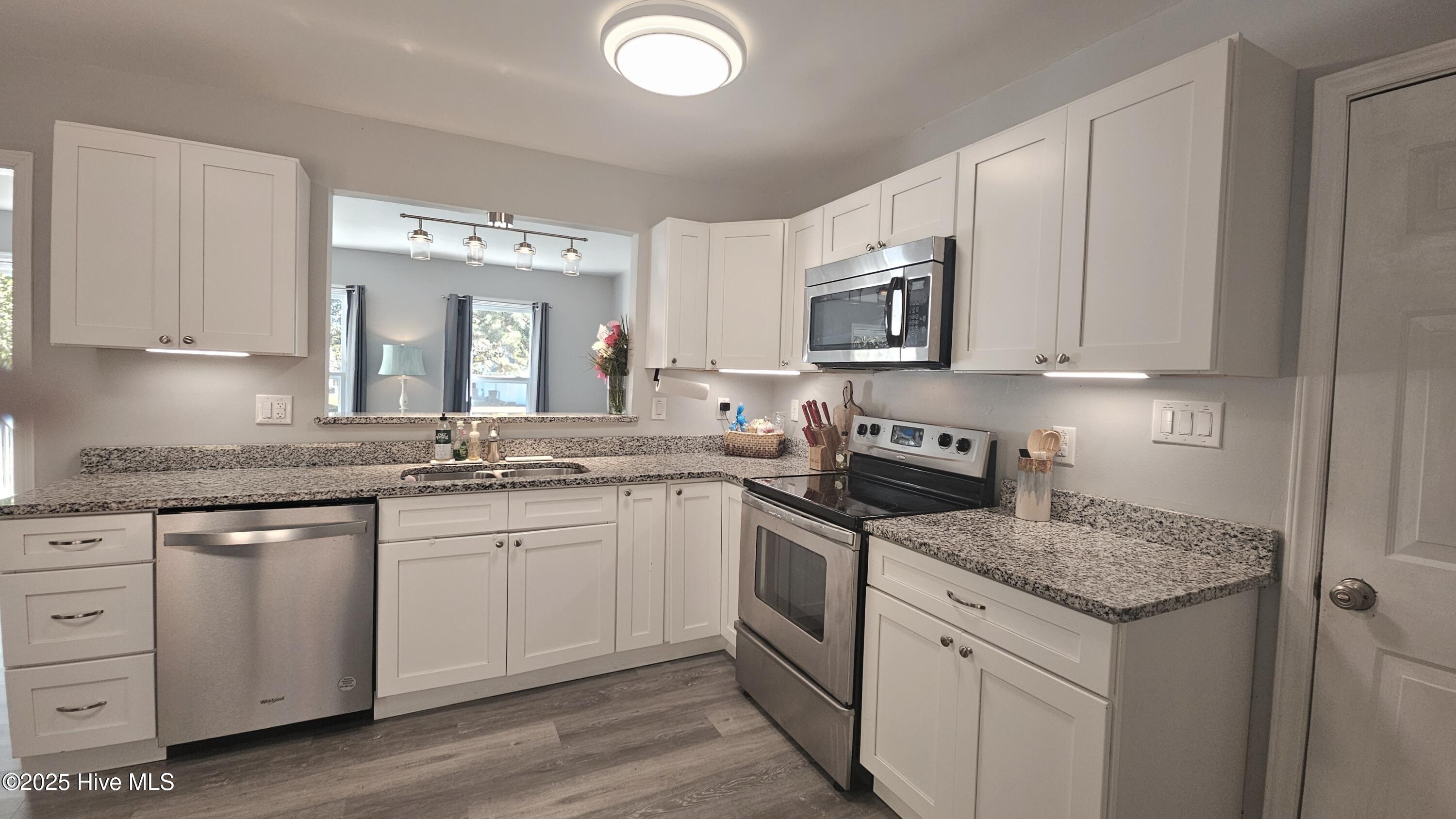 234 Natalie Lane Hubert, NC 28539 - Photo 7 of 23 Kitchen