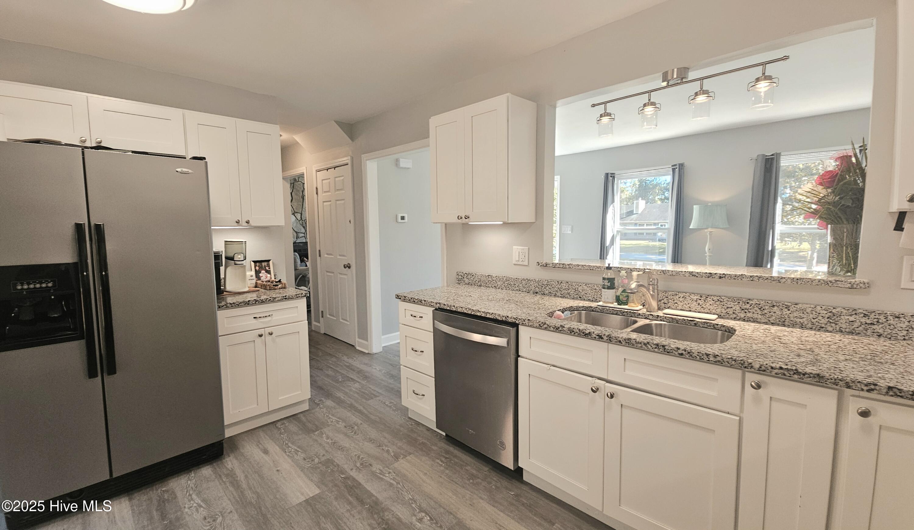 234 Natalie Lane Hubert, NC 28539 - Photo 8 of 23 Kitchen