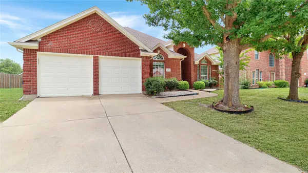 $359,900 | 1106 Eastbrook Drive, Glenn Heights, TX 75154