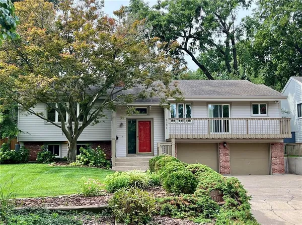 $550,000 | 6001 West 68th Street, Overland Park, KS 66204