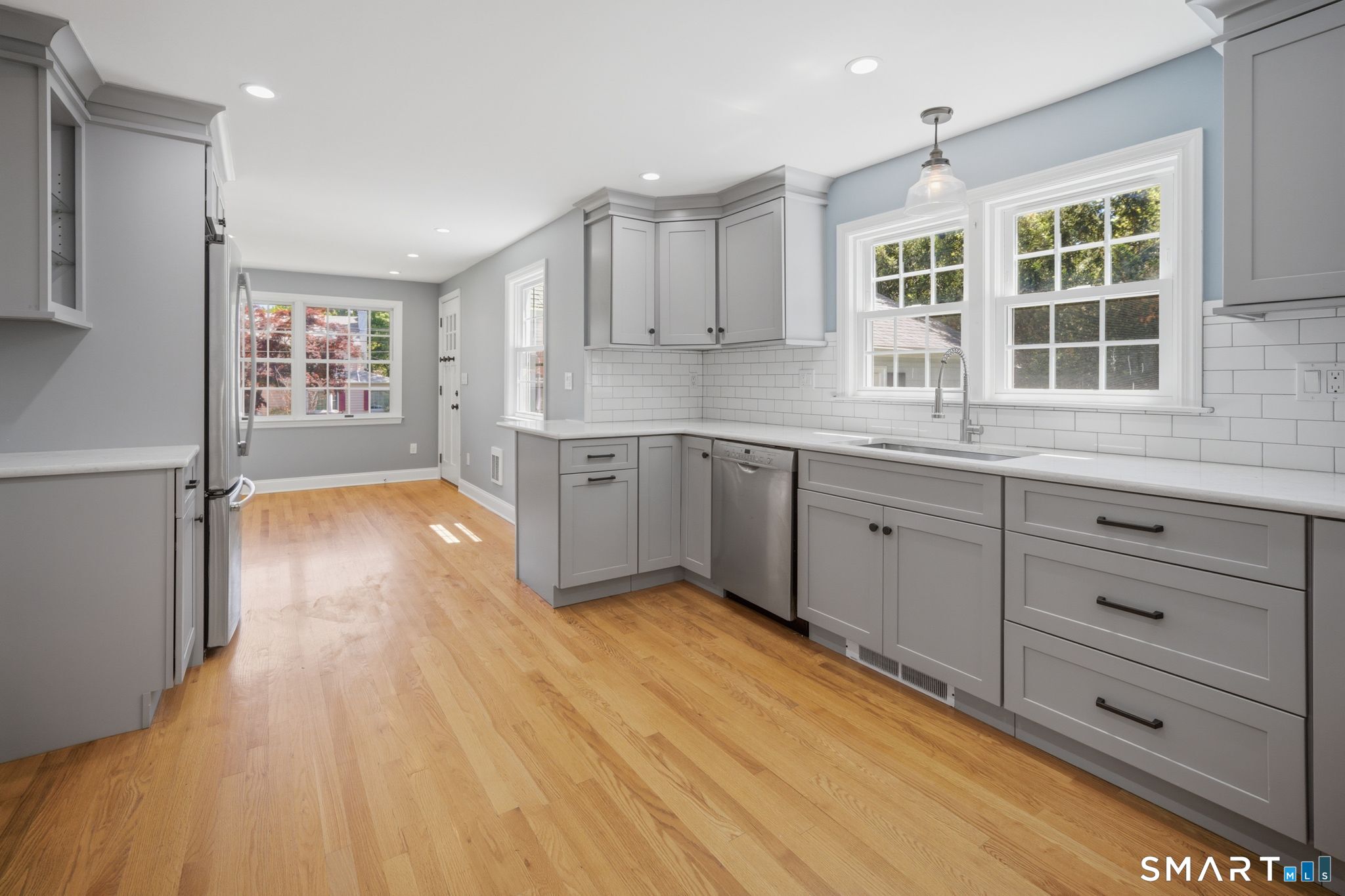 3 Knickerbocker Avenue Norwalk, CT 06855 - Photo 8 of 27