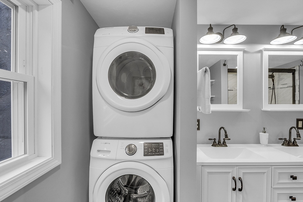 816 Patriots Road Templeton, MA 01468 - Photo 21 of 34 a utility room with dryer and washer