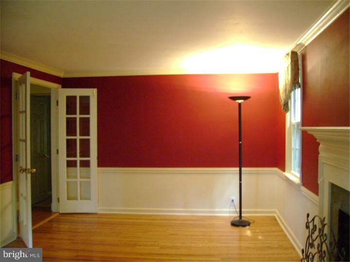 1165 Providence Road Springfield, PA 19064 - Photo 3 of 25 Living Room