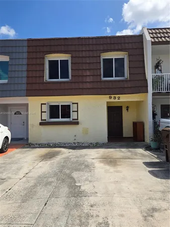 $450,000 | 932 West 80th Place, Hialeah, FL 33014