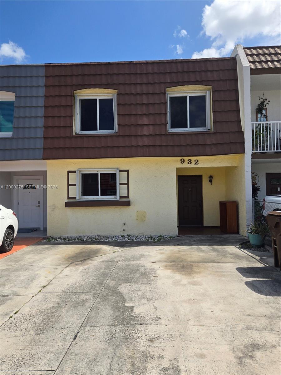 932 West 80th Place Hialeah, FL 33014 - Photo 1 of 20